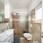 Apartment In With Wifi Gornji Karin